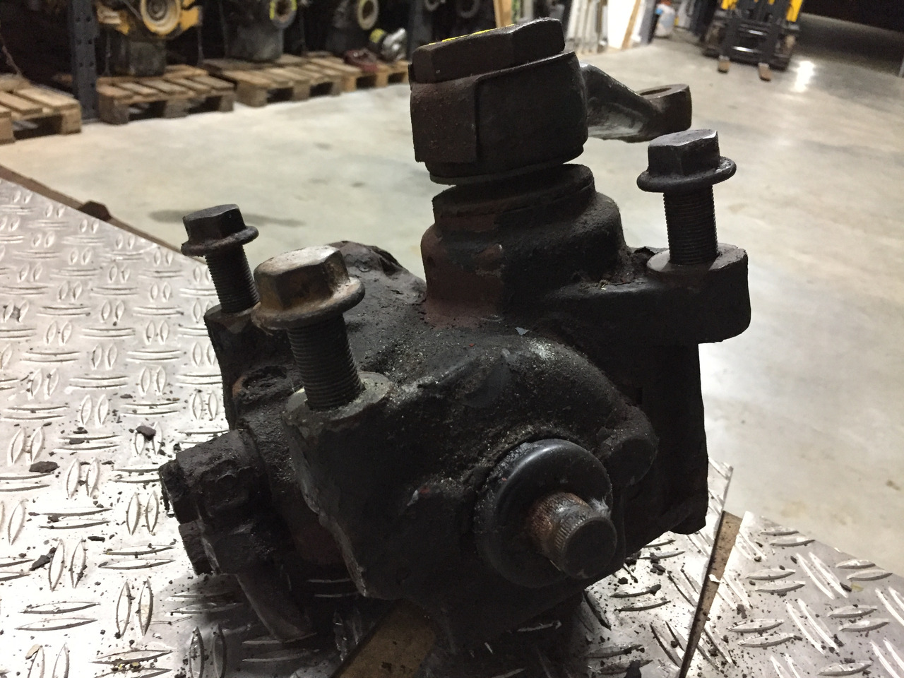 Kormánymű - Teherautó Gebrauchtes Lenkgetriebe MAN, 8.136, Artikel - Nr.: 81.9999 - 9999: 6 kép. Kormánymű - Teherautó Gebrauchtes Lenkgetriebe MAN, 8.136, Artikel - Nr.: 81.9999 - 9999: 6 kép.