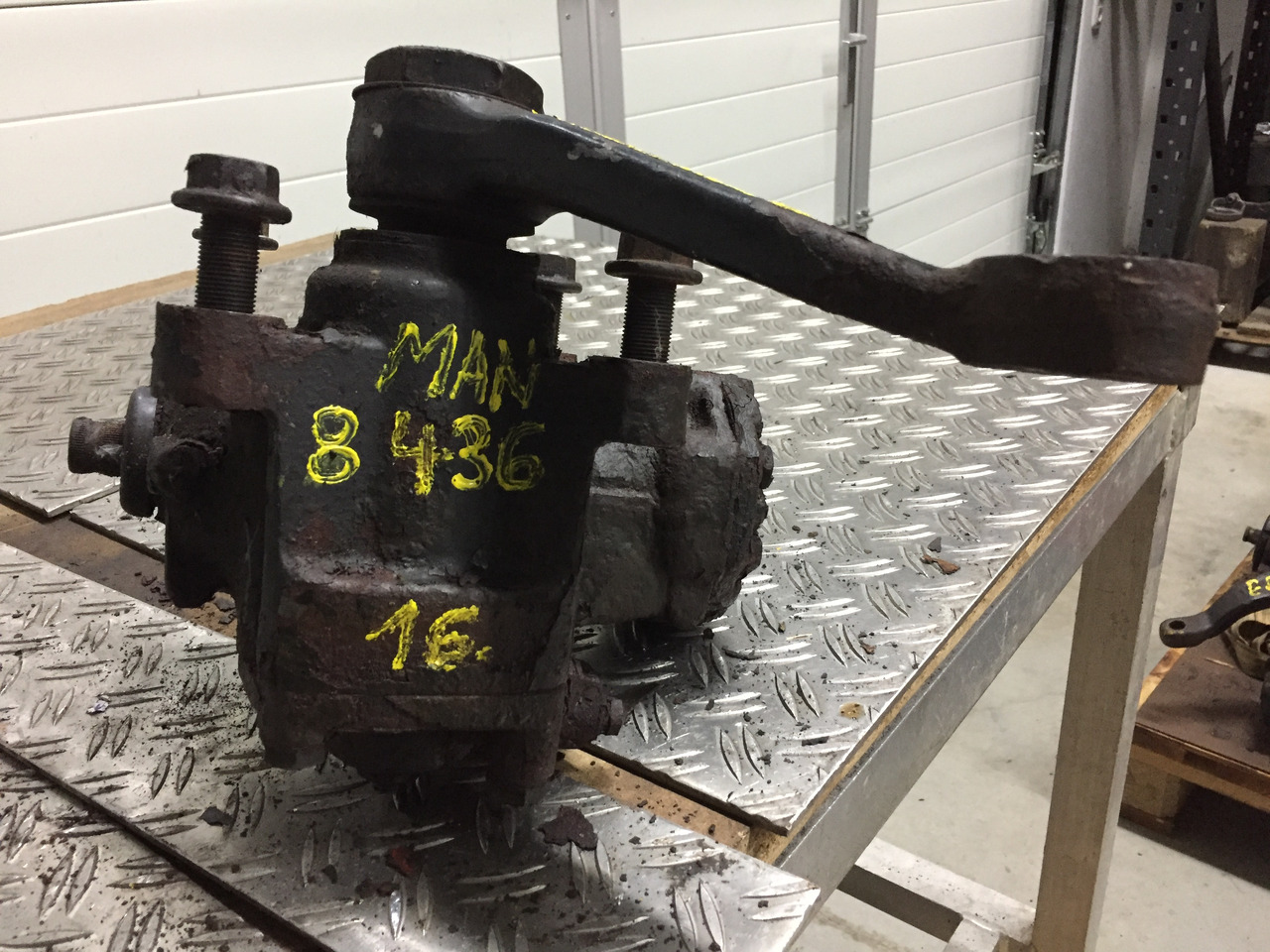 Kormánymű - Teherautó Gebrauchtes Lenkgetriebe MAN, 8.136, Artikel - Nr.: 81.9999 - 9999: 8 kép. Kormánymű - Teherautó Gebrauchtes Lenkgetriebe MAN, 8.136, Artikel - Nr.: 81.9999 - 9999: 8 kép.