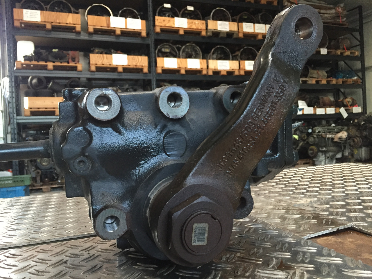 Gebrauchtes Lenkgetriebe, MAN TGM 15.280, Artikel - Nr. : 85.46200 - 6019 - Kormánymű - Teherautó: 2 kép. Gebrauchtes Lenkgetriebe, MAN TGM 15.280, Artikel - Nr. : 85.46200 - 6019 - Kormánymű - Teherautó: 2 kép.