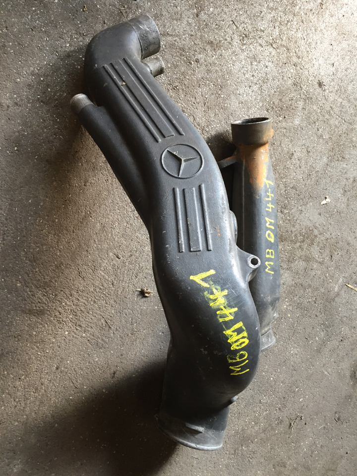 Gebrauchtes MB Motortyp OM 441 LA Ansaugrohr, Artikel - Nr. : A 999 999 99 99 - Légbeszívó cső - Teherautó: 2 kép. Gebrauchtes MB Motortyp OM 441 LA Ansaugrohr, Artikel - Nr. : A 999 999 99 99 - Légbeszívó cső - Teherautó: 2 kép.