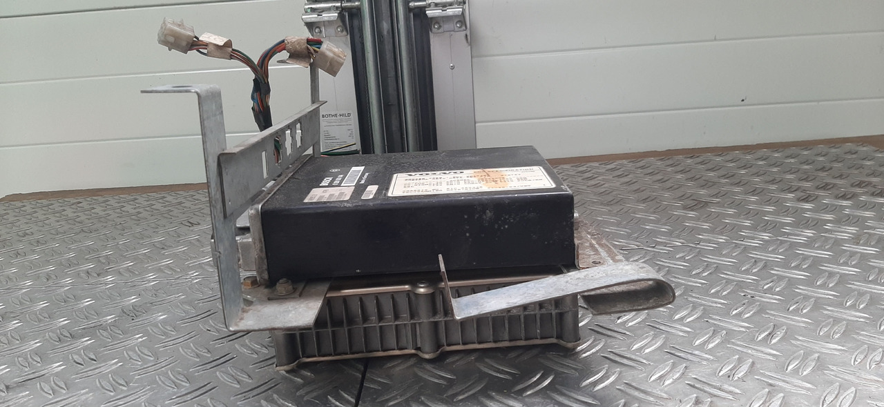 Gebrauchtes VOLVO Motorsteuergerät von Bosch , Artikel - Nr. : 0 281 001 144 - ECU - Teherautó: 3 kép. Gebrauchtes VOLVO Motorsteuergerät von Bosch , Artikel - Nr. : 0 281 001 144 - ECU - Teherautó: 3 kép.