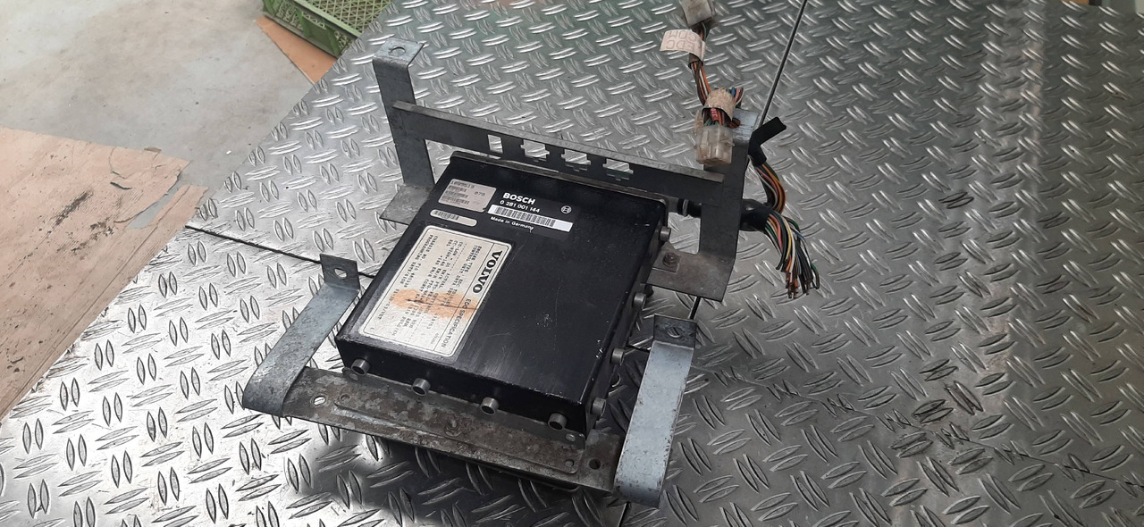 Gebrauchtes VOLVO Motorsteuergerät von Bosch , Artikel - Nr. : 0 281 001 144 - ECU - Teherautó: 5 kép. Gebrauchtes VOLVO Motorsteuergerät von Bosch , Artikel - Nr. : 0 281 001 144 - ECU - Teherautó: 5 kép.