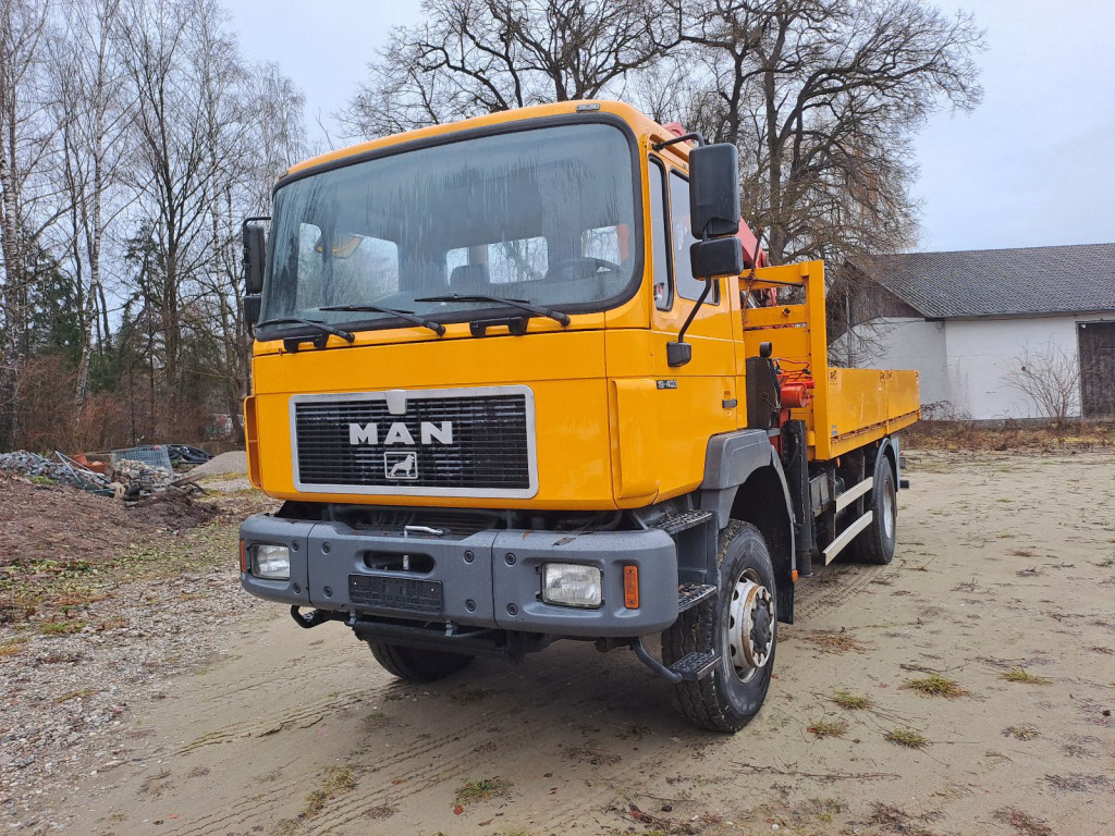 MAN 19.403 Pritsche 4x4 mit Palfingerkran PK 21000 mit Funk - Fernbedienung - Darus autó: 5 kép. MAN 19.403 Pritsche 4x4 mit Palfingerkran PK 21000 mit Funk - Fernbedienung - Darus autó: 5 kép.