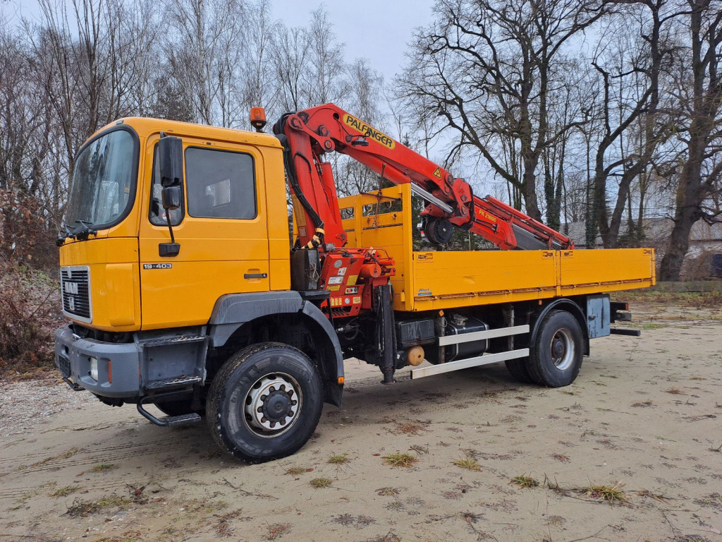 MAN 19.403 Pritsche 4x4 mit Palfingerkran PK 21000 mit Funk - Fernbedienung - Darus autó: 1 kép. MAN 19.403 Pritsche 4x4 mit Palfingerkran PK 21000 mit Funk - Fernbedienung - Darus autó: 1 kép.