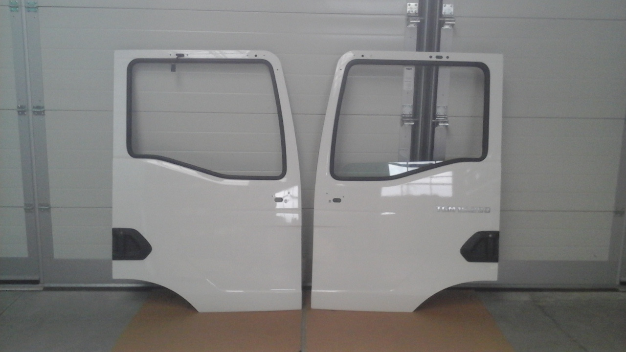 Neuwertige Türen, links und rechts, MAN TGM / TG3 15.290 Rohtüre, Artikel - Nr: 81.62600 - 4143 / 44 - Ajtó és alkatrészek - Teherautó: 3 kép. Neuwertige Türen, links und rechts, MAN TGM / TG3 15.290 Rohtüre, Artikel - Nr: 81.62600 - 4143 / 44 - Ajtó és alkatrészek - Teherautó: 3 kép.