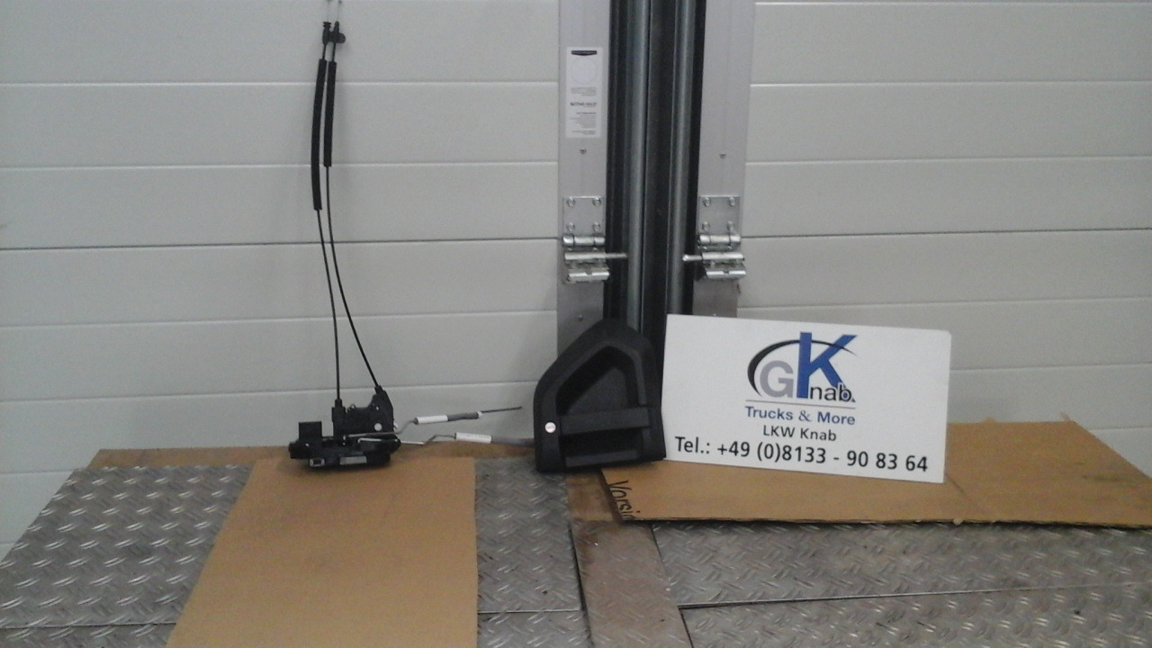 Neuwertige Türschloss Zentralverriegelung rechts, MAN TGM / TG3, Artikel - Nr.: 81.62680 - 5026 - Ajtó és alkatrészek - Teherautó: 1 kép. Neuwertige Türschloss Zentralverriegelung rechts, MAN TGM / TG3, Artikel - Nr.: 81.62680 - 5026 - Ajtó és alkatrészek - Teherautó: 1 kép.