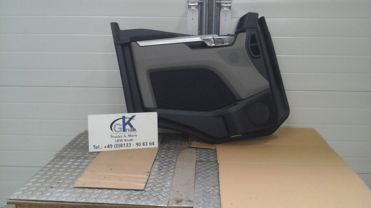 Neuwertige Türverkleidung rechts MAN TGM / TG3 Artikel - Nr.: 81.62630 - 6248 - Ajtó és alkatrészek - Teherautó: 2 kép. Neuwertige Türverkleidung rechts MAN TGM / TG3 Artikel - Nr.: 81.62630 - 6248 - Ajtó és alkatrészek - Teherautó: 2 kép.