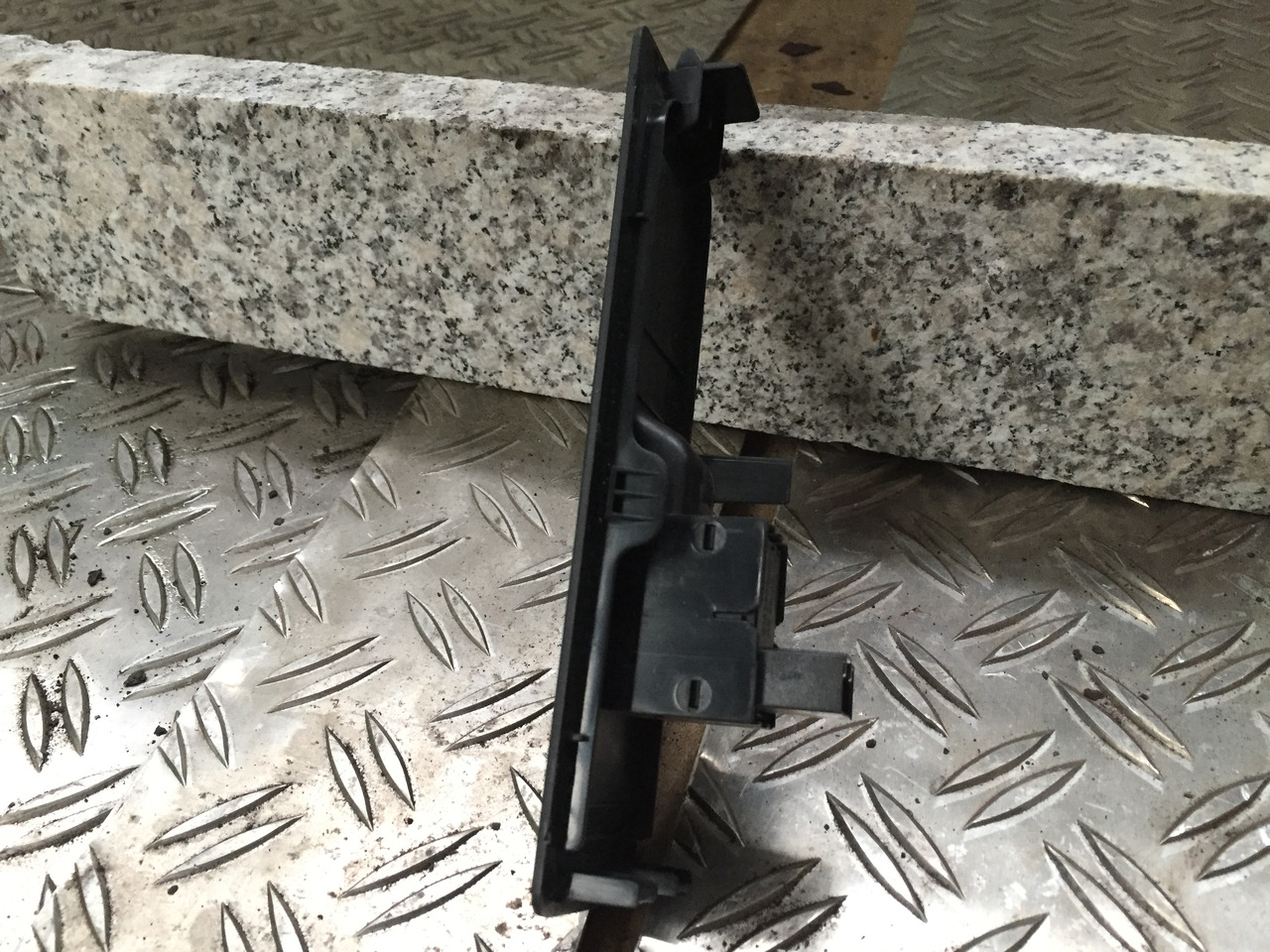 Neuwertiges Türsteuermodul MAN TGM / TG3 rechts, Artikel - Nr.: 81. 99999 - 9999 - Elektromos rendszer - Teherautó: 2 kép. Neuwertiges Türsteuermodul MAN TGM / TG3 rechts, Artikel - Nr.: 81. 99999 - 9999 - Elektromos rendszer - Teherautó: 2 kép.