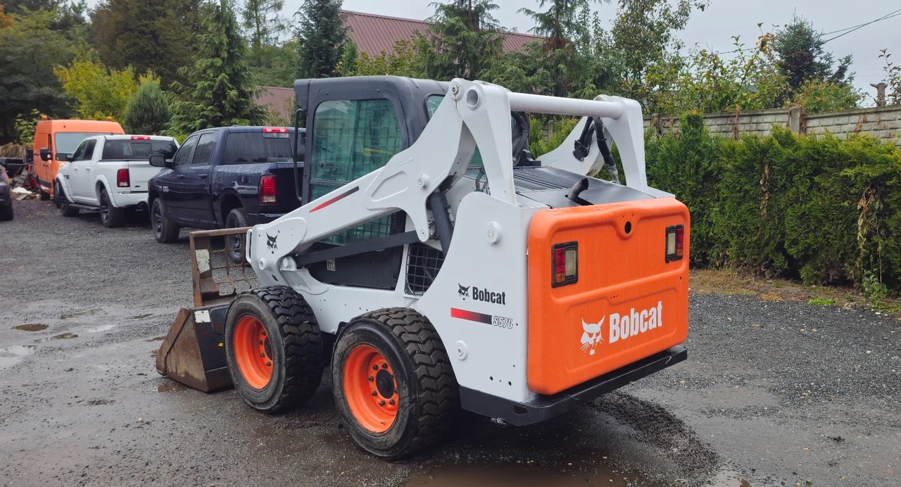 BOBCAT S570 - Mini homlokrakodó: 1 kép. BOBCAT S570 - Mini homlokrakodó: 1 kép.