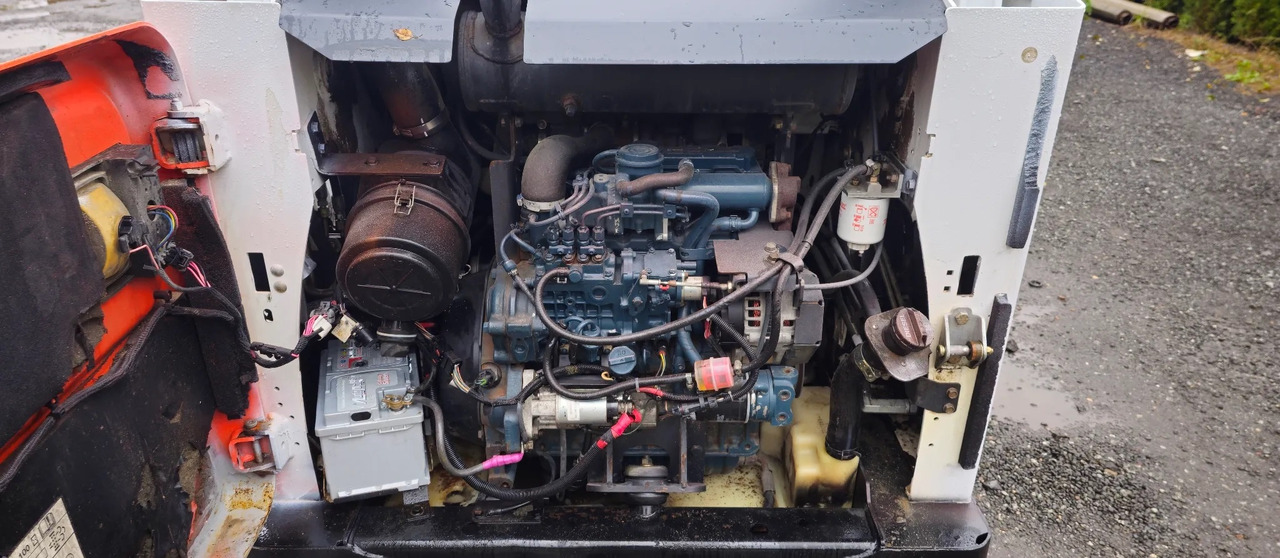 BOBCAT S570 - Mini homlokrakodó: 4 kép. BOBCAT S570 - Mini homlokrakodó: 4 kép.