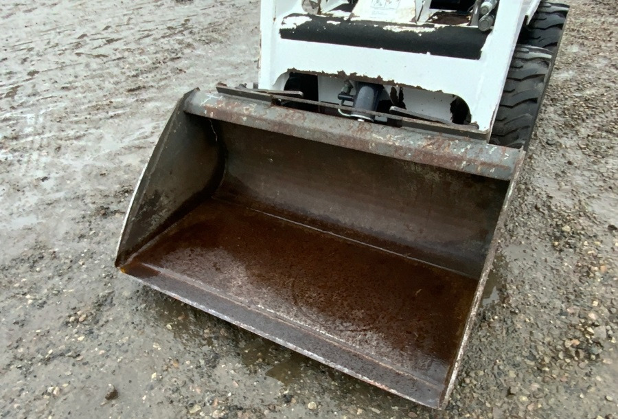 BOBCAT S70 - Mini homlokrakodó: 3 kép. BOBCAT S70 - Mini homlokrakodó: 3 kép.