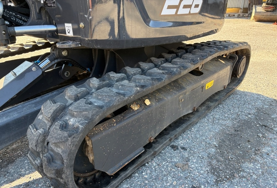 Bobcat E26 - Minikotró: 2 kép. Bobcat E26 - Minikotró: 2 kép.