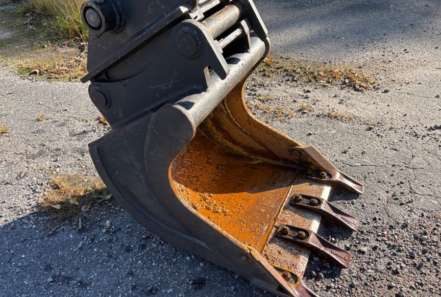 Bobcat E26 - Minikotró: 3 kép. Bobcat E26 - Minikotró: 3 kép.