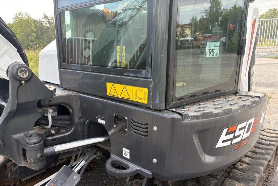 Bobcat E50Z - Minikotró: 4 kép. Bobcat E50Z - Minikotró: 4 kép.