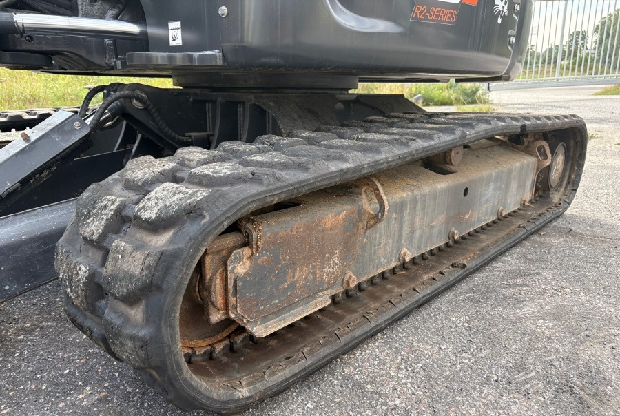 Bobcat E50Z - Minikotró: 3 kép. Bobcat E50Z - Minikotró: 3 kép.