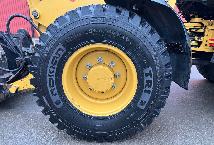 CATERPILLAR 908 M - Gumikerekes homlokrakodó: 5 kép. CATERPILLAR 908 M - Gumikerekes homlokrakodó: 5 kép.