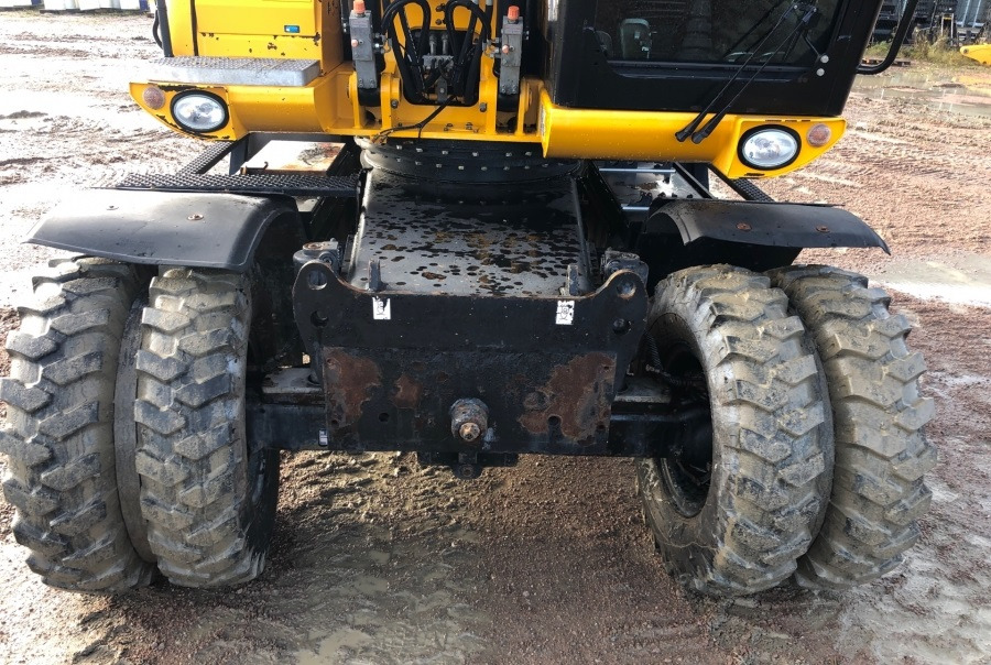 JCB JS145W - Gumikerekes kotró: 2 kép. JCB JS145W - Gumikerekes kotró: 2 kép.