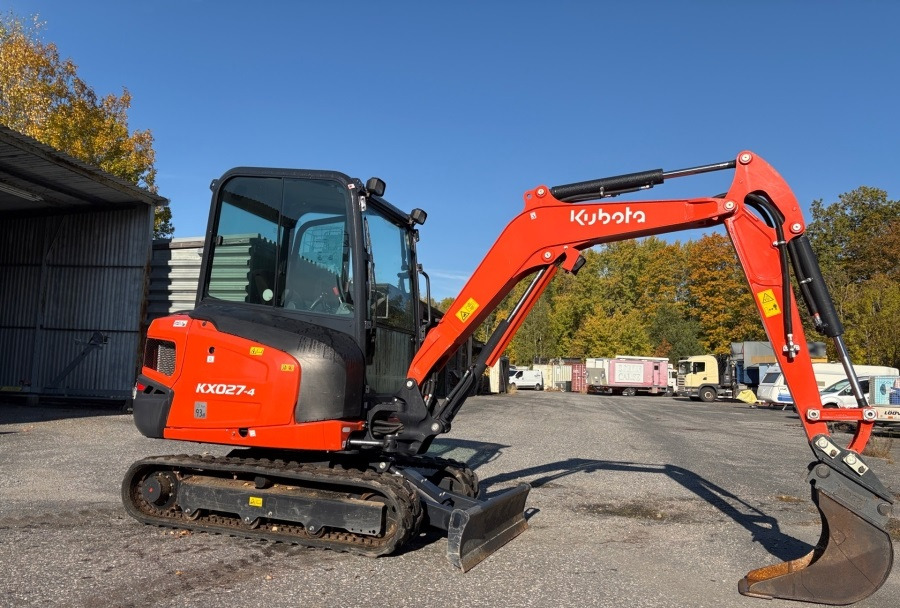 Kubota KX027-4 - Minikotró: 1 kép. Kubota KX027-4 - Minikotró: 1 kép.