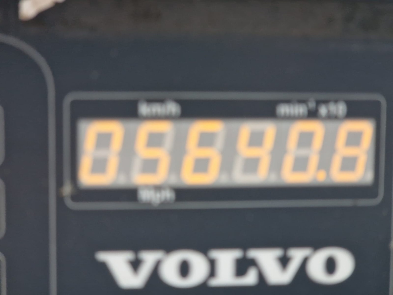 VOLVO L30B - Gumikerekes homlokrakodó: 3 kép. VOLVO L30B - Gumikerekes homlokrakodó: 3 kép.