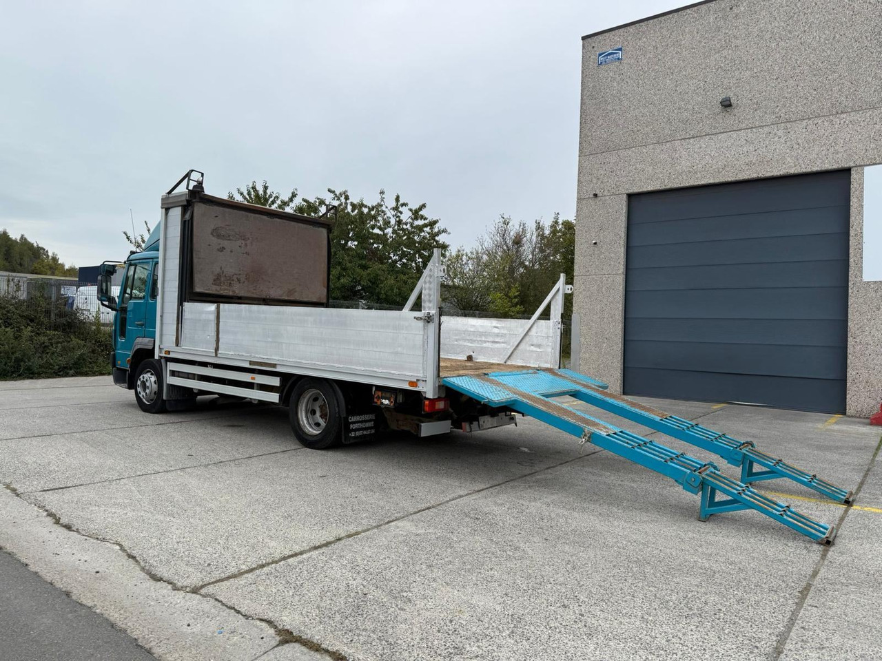 VOLVO FL 12 250, 2004 god. - Autószállító teherautó: 2 kép. VOLVO FL 12 250, 2004 god. - Autószállító teherautó: 2 kép.