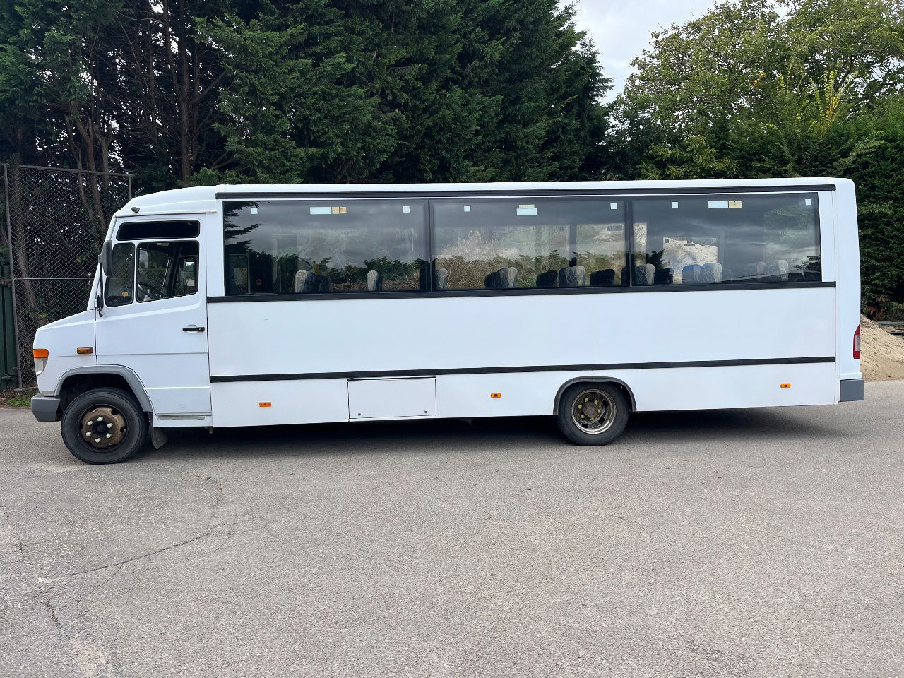 Mercedes-Benz Vario 814 - Helyközi busz: 2 kép. Mercedes-Benz Vario 814 - Helyközi busz: 2 kép.