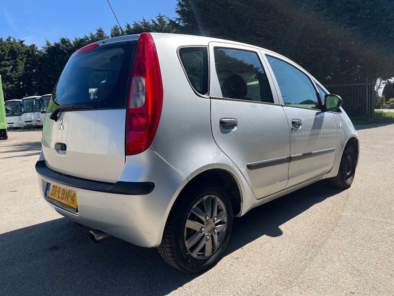 Mitsubishi Colt 1.3 Airco - Autó: 3 kép. Mitsubishi Colt 1.3 Airco - Autó: 3 kép.