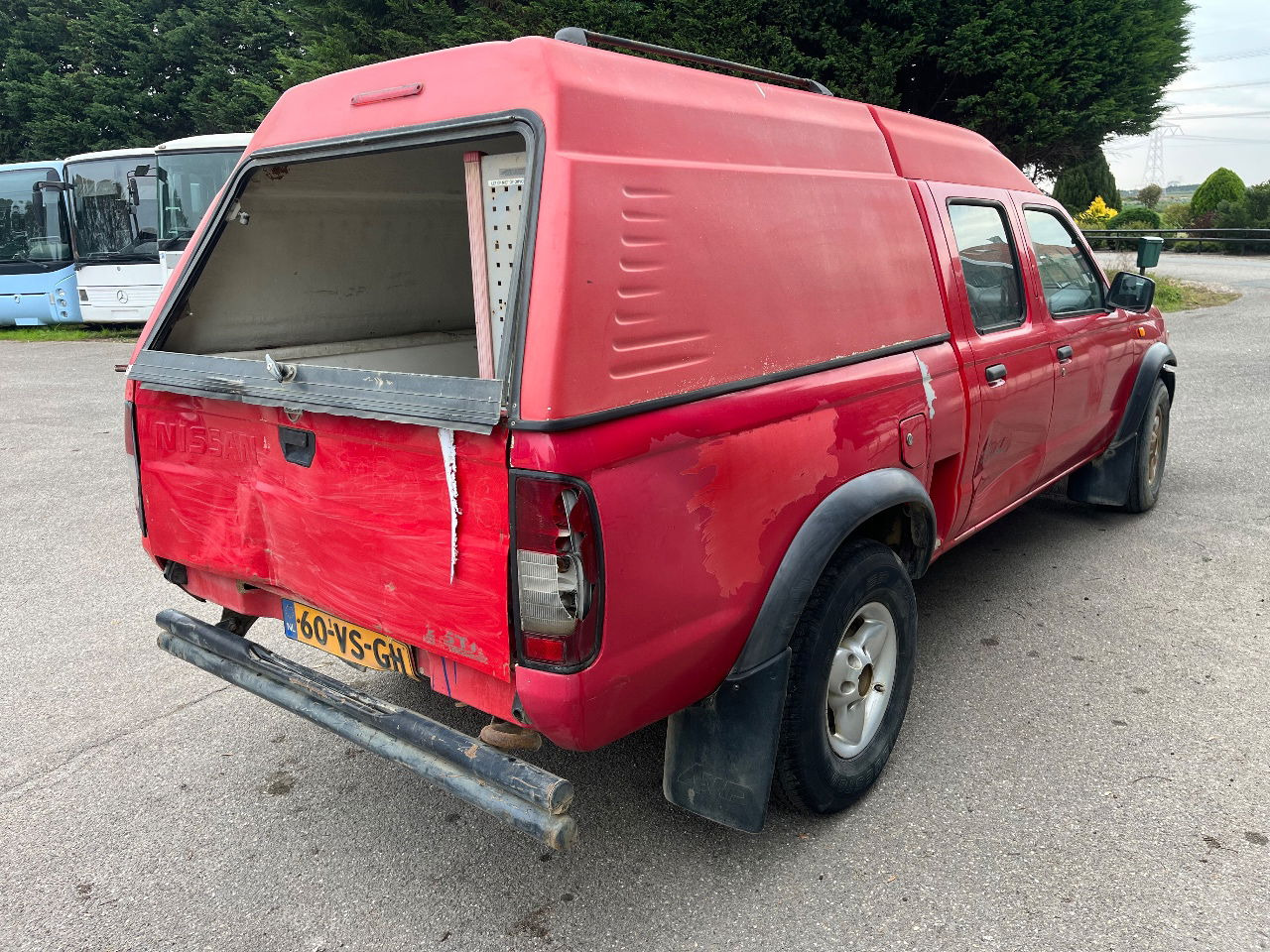 Nissan 4x4 - Pickup: 3 kép. Nissan 4x4 - Pickup: 3 kép.