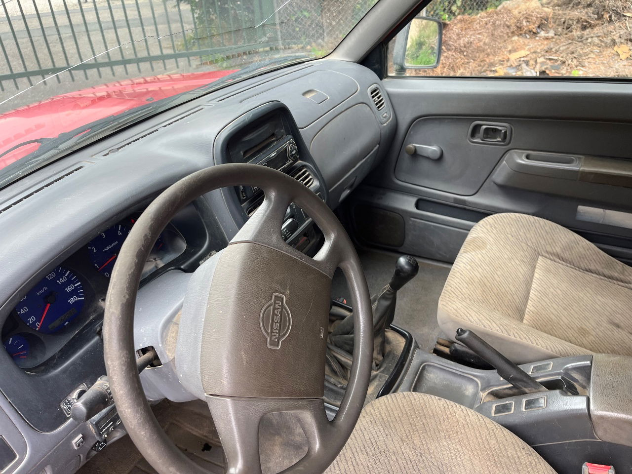 Nissan 4x4 - Pickup: 5 kép. Nissan 4x4 - Pickup: 5 kép.