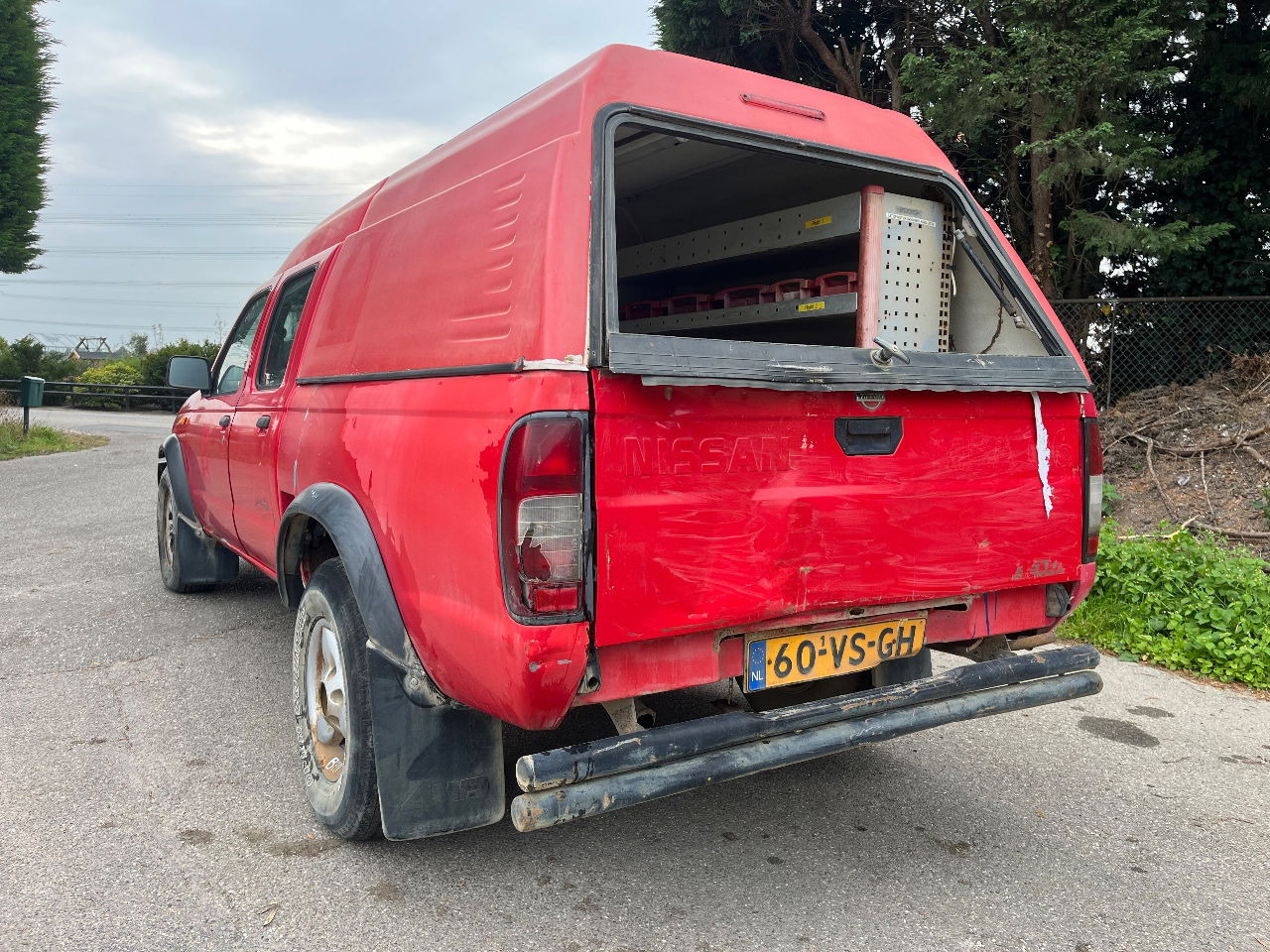 Nissan 4x4 - Pickup: 2 kép. Nissan 4x4 - Pickup: 2 kép.