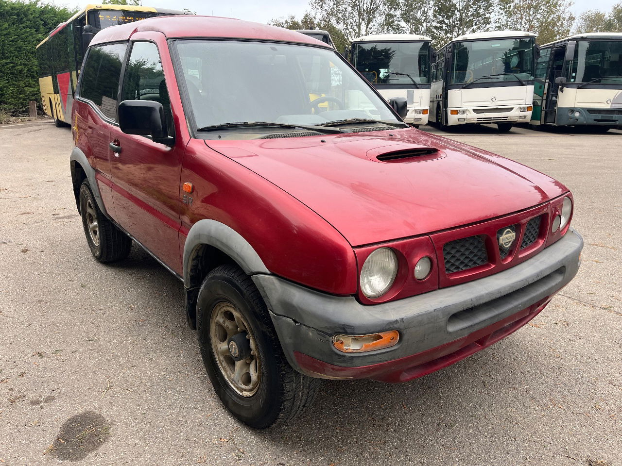 Nissan - Autó: 4 kép. Nissan - Autó: 4 kép.