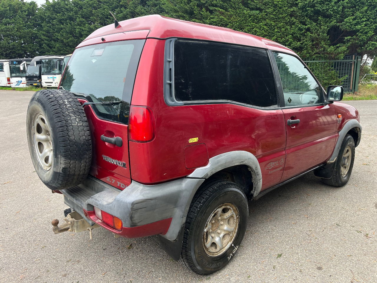 Nissan - Autó: 3 kép. Nissan - Autó: 3 kép.