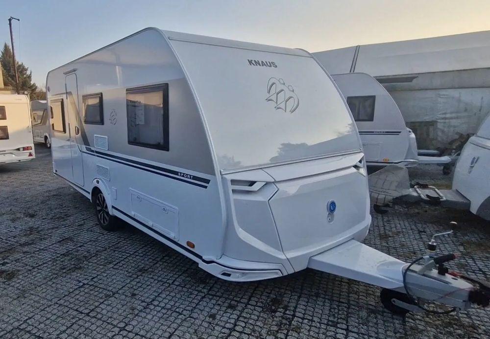 KNAUS SPORT 460 EU - Lakókocsi: 1 kép. KNAUS SPORT 460 EU - Lakókocsi: 1 kép.