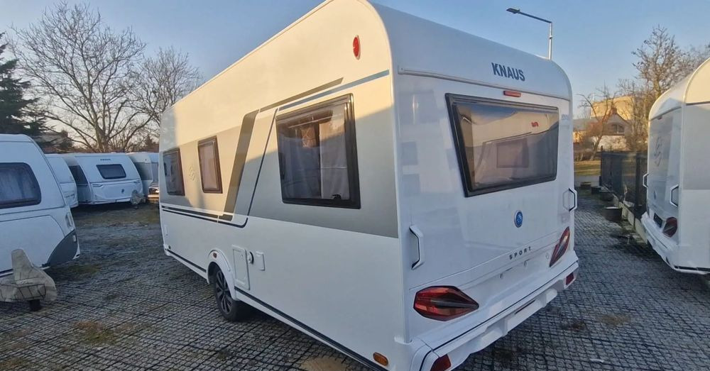 KNAUS SPORT 460 EU - Lakókocsi: 4 kép. KNAUS SPORT 460 EU - Lakókocsi: 4 kép.