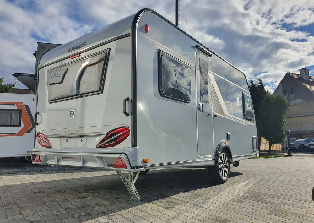 KNAUS SUDWIND 450 FU BLACK SELECTION - Lakókocsi: 5 kép. KNAUS SUDWIND 450 FU BLACK SELECTION - Lakókocsi: 5 kép.