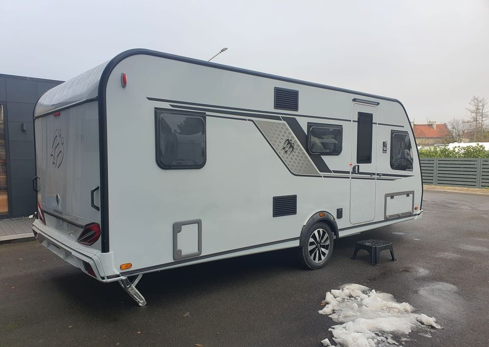 KNAUS SUDWIND 580 QS BLACK SELECTION 2026 / ALDE - Lakókocsi: 3 kép. KNAUS SUDWIND 580 QS BLACK SELECTION 2026 / ALDE - Lakókocsi: 3 kép.