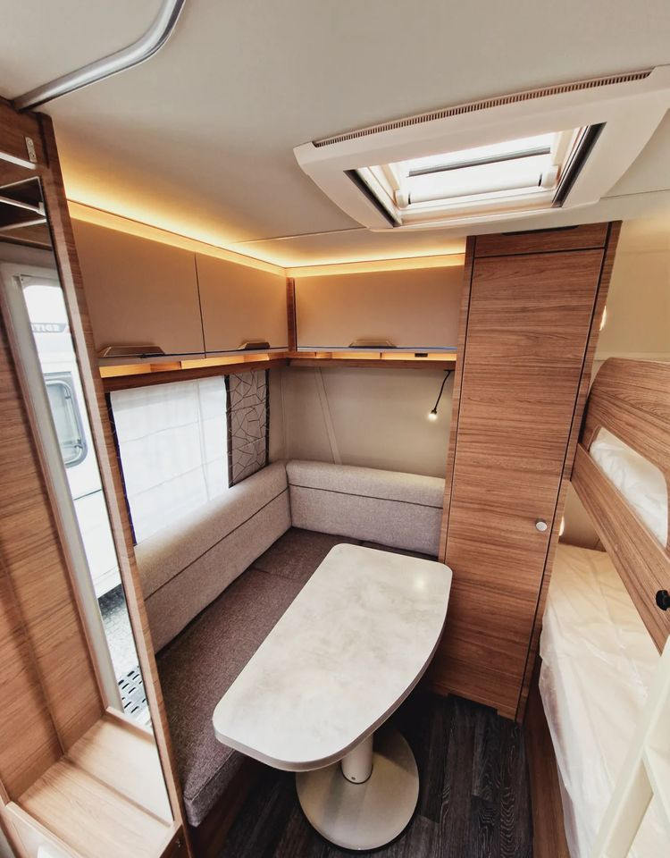 KNAUS Sport 650 FDK 2023 - Lakókocsi: 5 kép. KNAUS Sport 650 FDK 2023 - Lakókocsi: 5 kép.