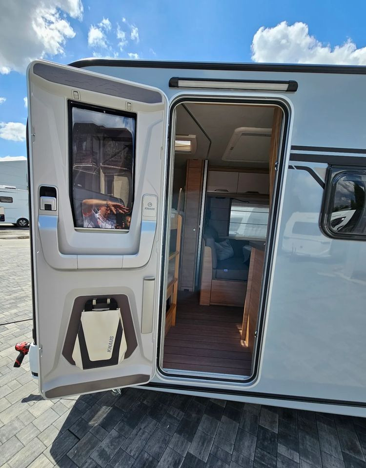 KNAUS Sudwind 550 FSK - Lakókocsi: 5 kép. KNAUS Sudwind 550 FSK - Lakókocsi: 5 kép.