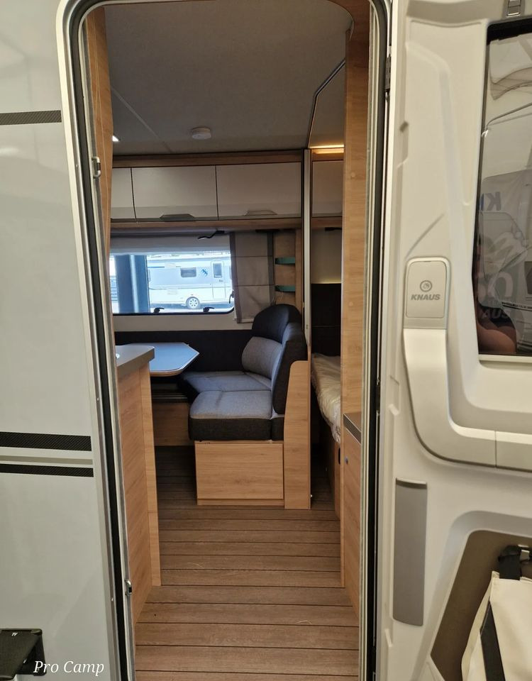 KNAUS Sudwind 580 QS - Lakókocsi: 5 kép. KNAUS Sudwind 580 QS - Lakókocsi: 5 kép.