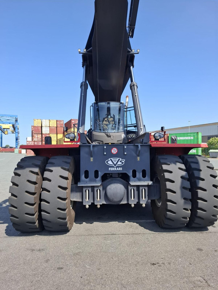 CVS FERRARi F500 RS3 - Konténerrakodó: 2 kép. CVS FERRARi F500 RS3 - Konténerrakodó: 2 kép.