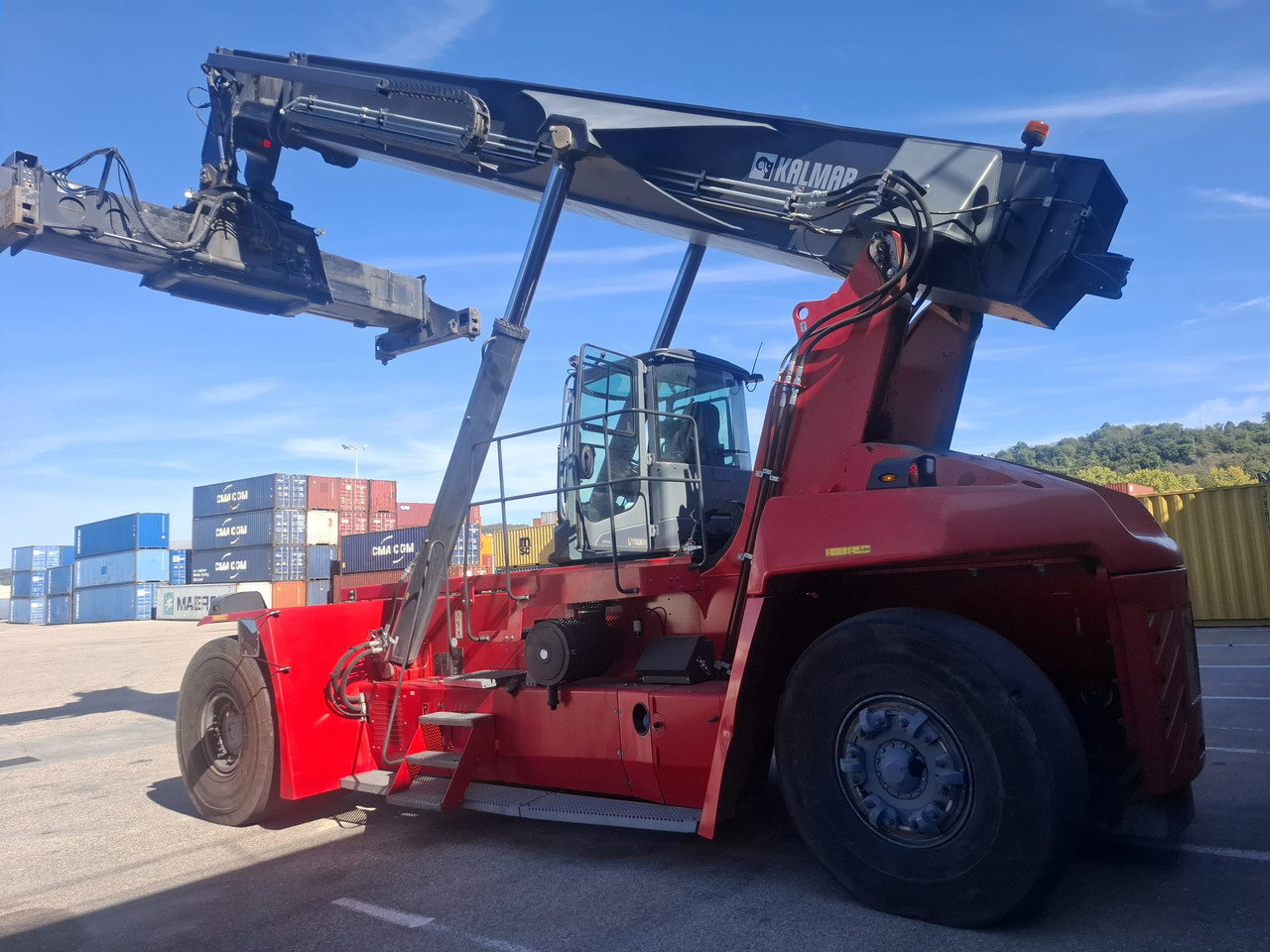 KALMAR DRG 450 60 S5 - Konténerrakodó: 2 kép. KALMAR DRG 450 60 S5 - Konténerrakodó: 2 kép.