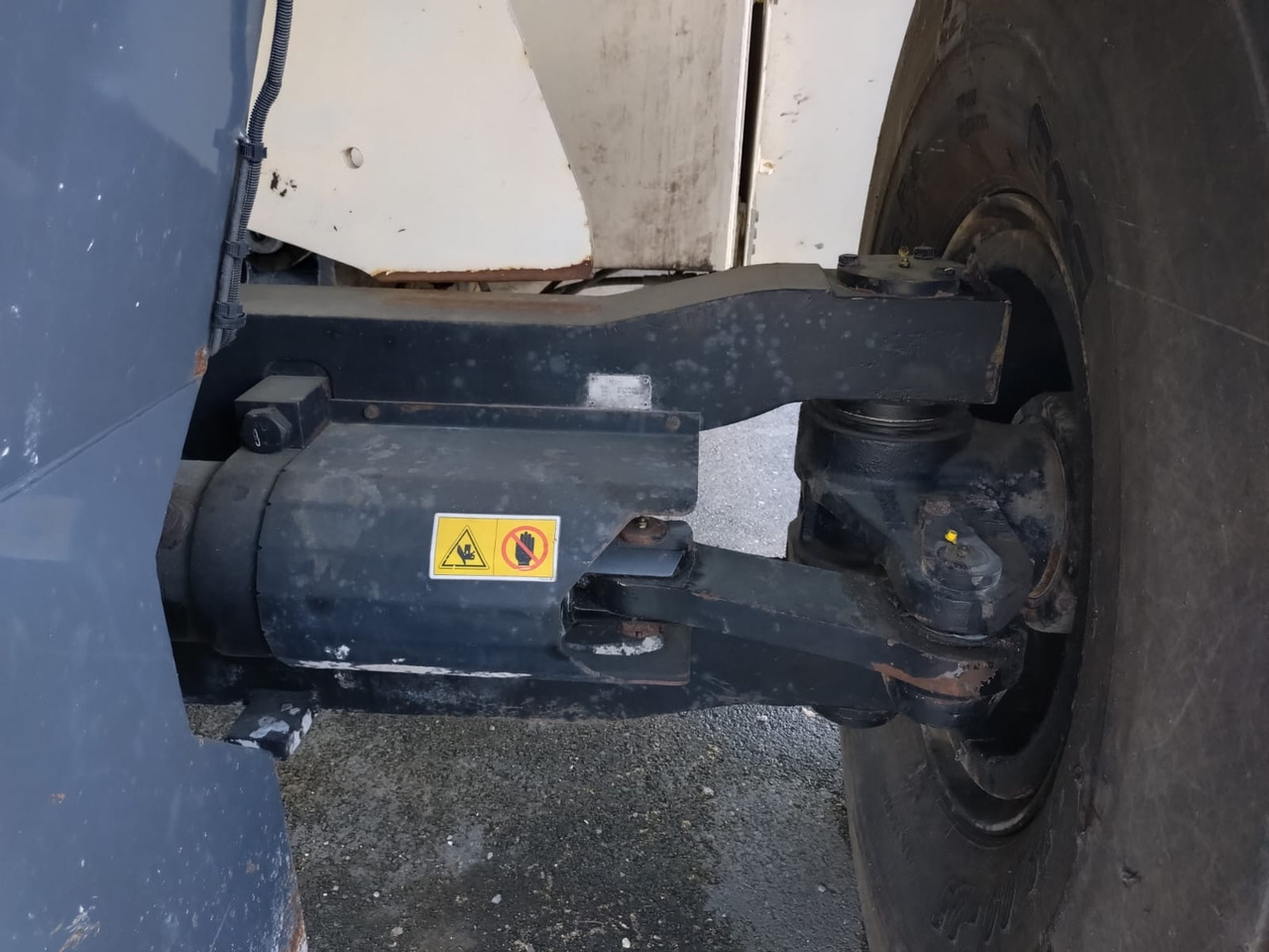 KONECRANES LiftAce 5-31 - Konténerrakodó: 3 kép. KONECRANES LiftAce 5-31 - Konténerrakodó: 3 kép.