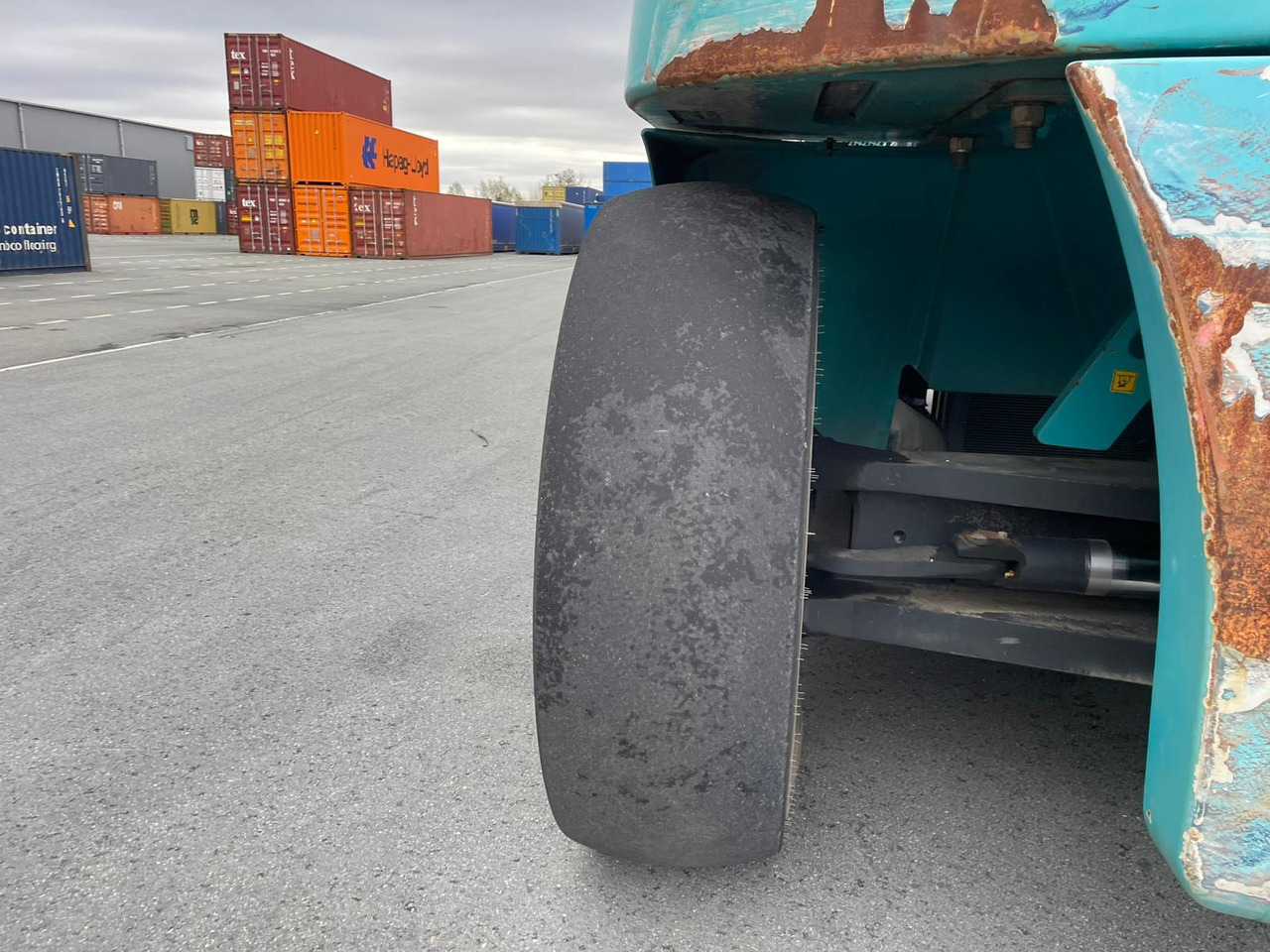 KONECRANES SMV 4123 CC5 - Konténerrakodó: 5 kép. KONECRANES SMV 4123 CC5 - Konténerrakodó: 5 kép.