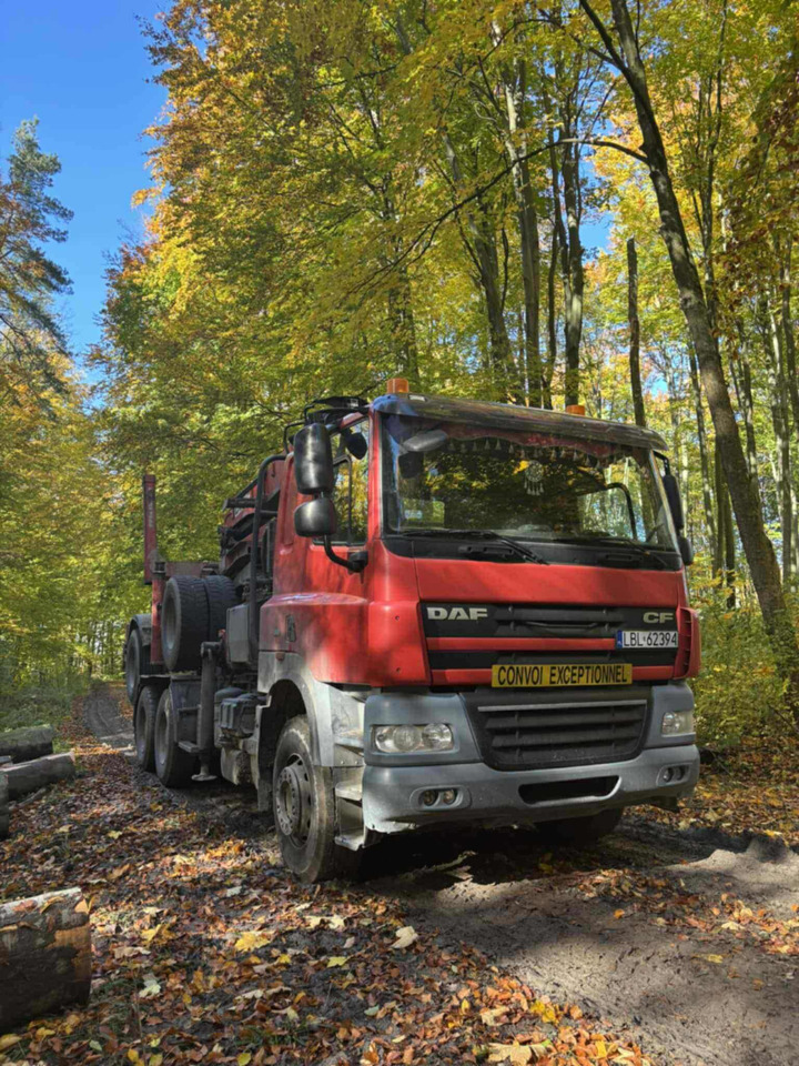 DAF CF510 - Rönkszállító teherautó, Darus autó: 1 kép. DAF CF510 - Rönkszállító teherautó, Darus autó: 1 kép.