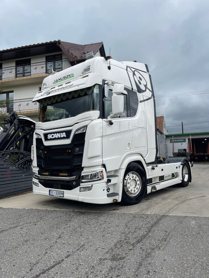 SCANIA R520 V8 - Nyergesvontató: 1 kép. SCANIA R520 V8 - Nyergesvontató: 1 kép.
