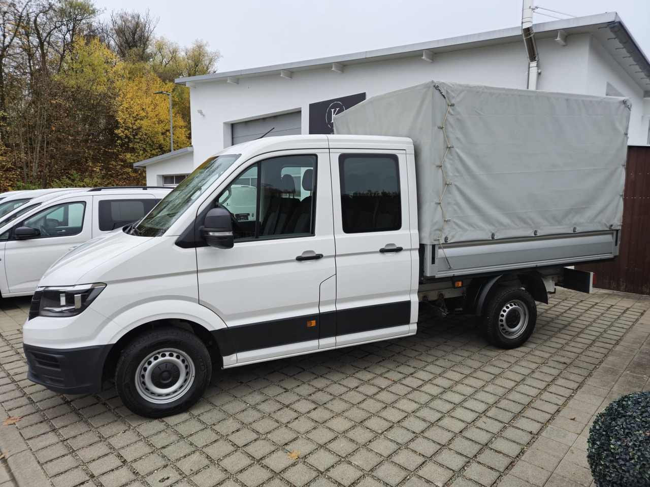 VOLKSWAGEN Crafter Pritsche 35 DOKA mittellang 4MOTION - Ponyvás kisteherautó: 3 kép. VOLKSWAGEN Crafter Pritsche 35 DOKA mittellang 4MOTION - Ponyvás kisteherautó: 3 kép.