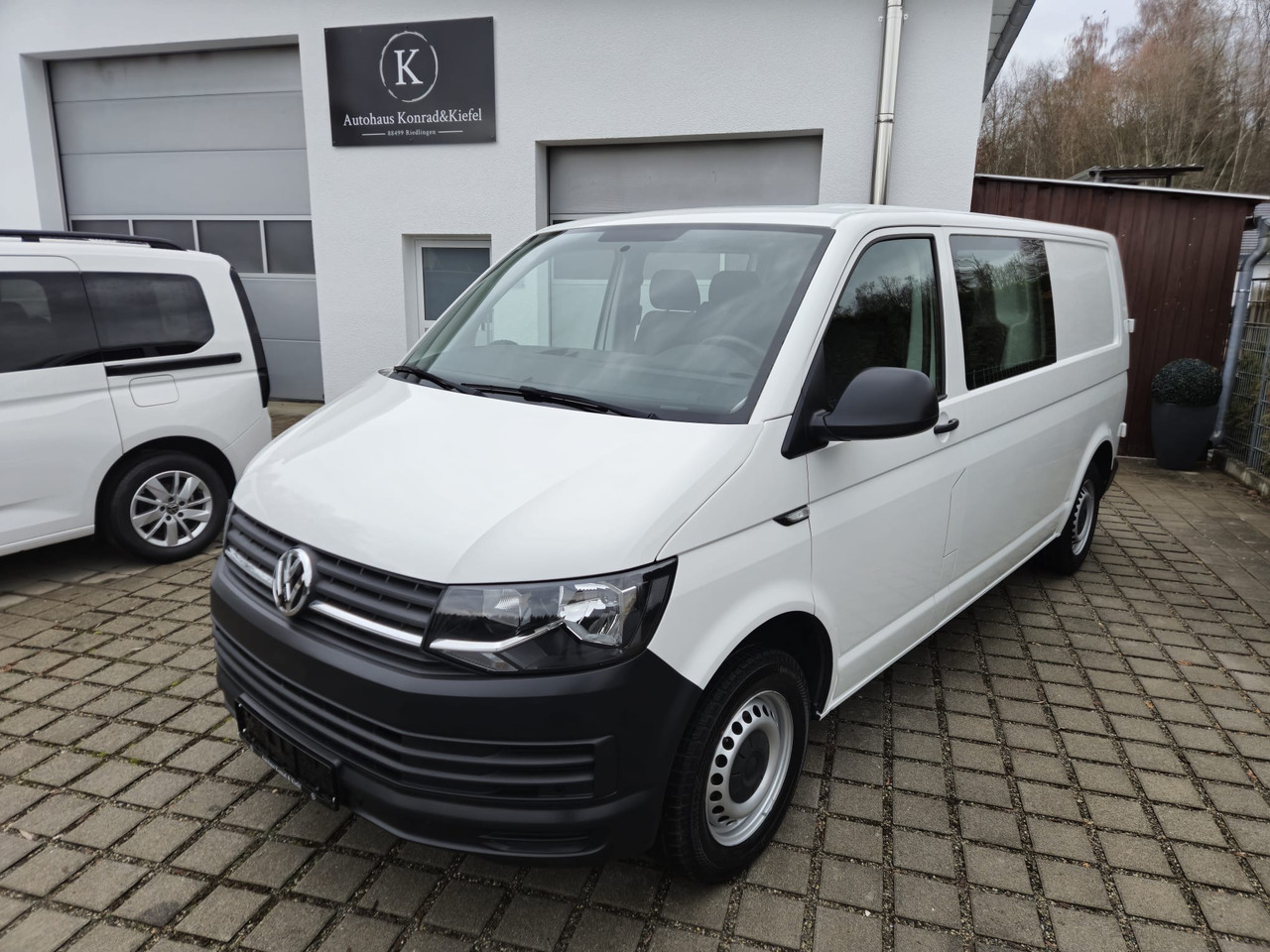 VOLKSWAGEN T6 Transporter Mixto LR 6-Sitzer/Standheiz./PDC - Furgon: 1 kép. VOLKSWAGEN T6 Transporter Mixto LR 6-Sitzer/Standheiz./PDC - Furgon: 1 kép.