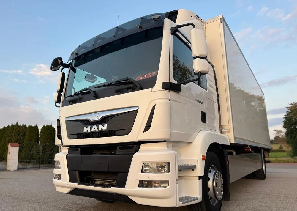 MAN TGM18.290 4x2 ACC/ CHłODNIA Z WINDĄ /CARRIER 850MT /SYPIALKA / EURO6/ASO - Hűtős teherautó: 1 kép. MAN TGM18.290 4x2 ACC/ CHłODNIA Z WINDĄ /CARRIER 850MT /SYPIALKA / EURO6/ASO - Hűtős teherautó: 1 kép.