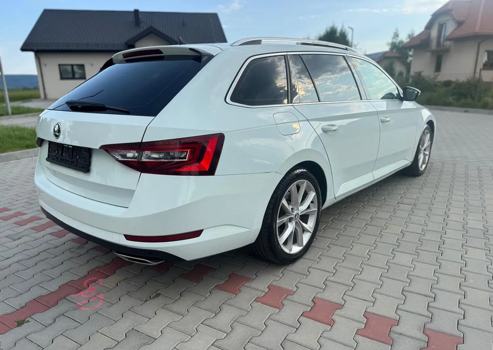 Skoda Superb 2.0 TSI 4x4 Sportline DSG - Kombi: 4 kép. Skoda Superb 2.0 TSI 4x4 Sportline DSG - Kombi: 4 kép.
