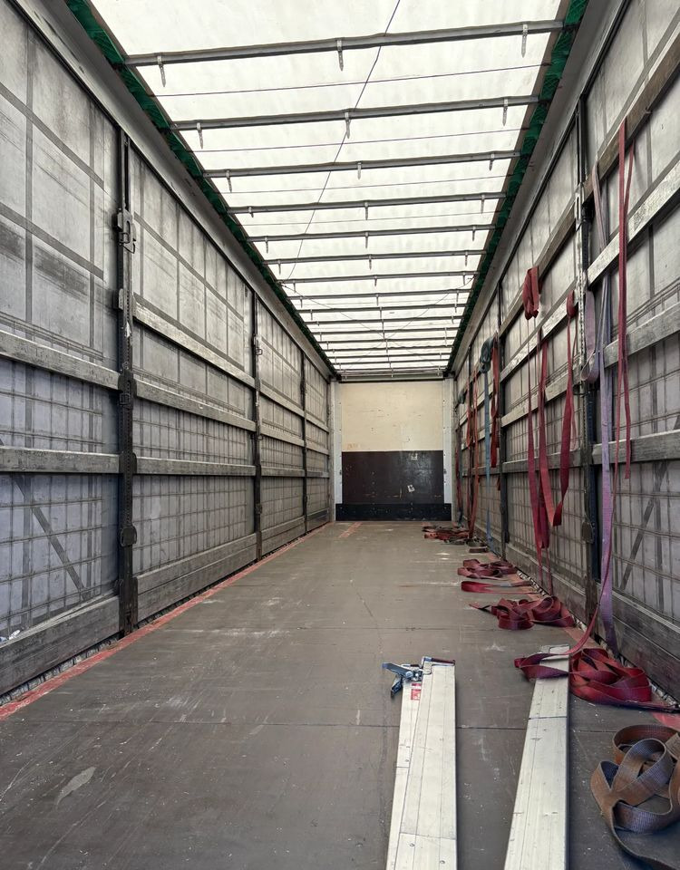 Wielton NS3K - Ponyvás félpótkocsi: 5 kép. Wielton NS3K - Ponyvás félpótkocsi: 5 kép.