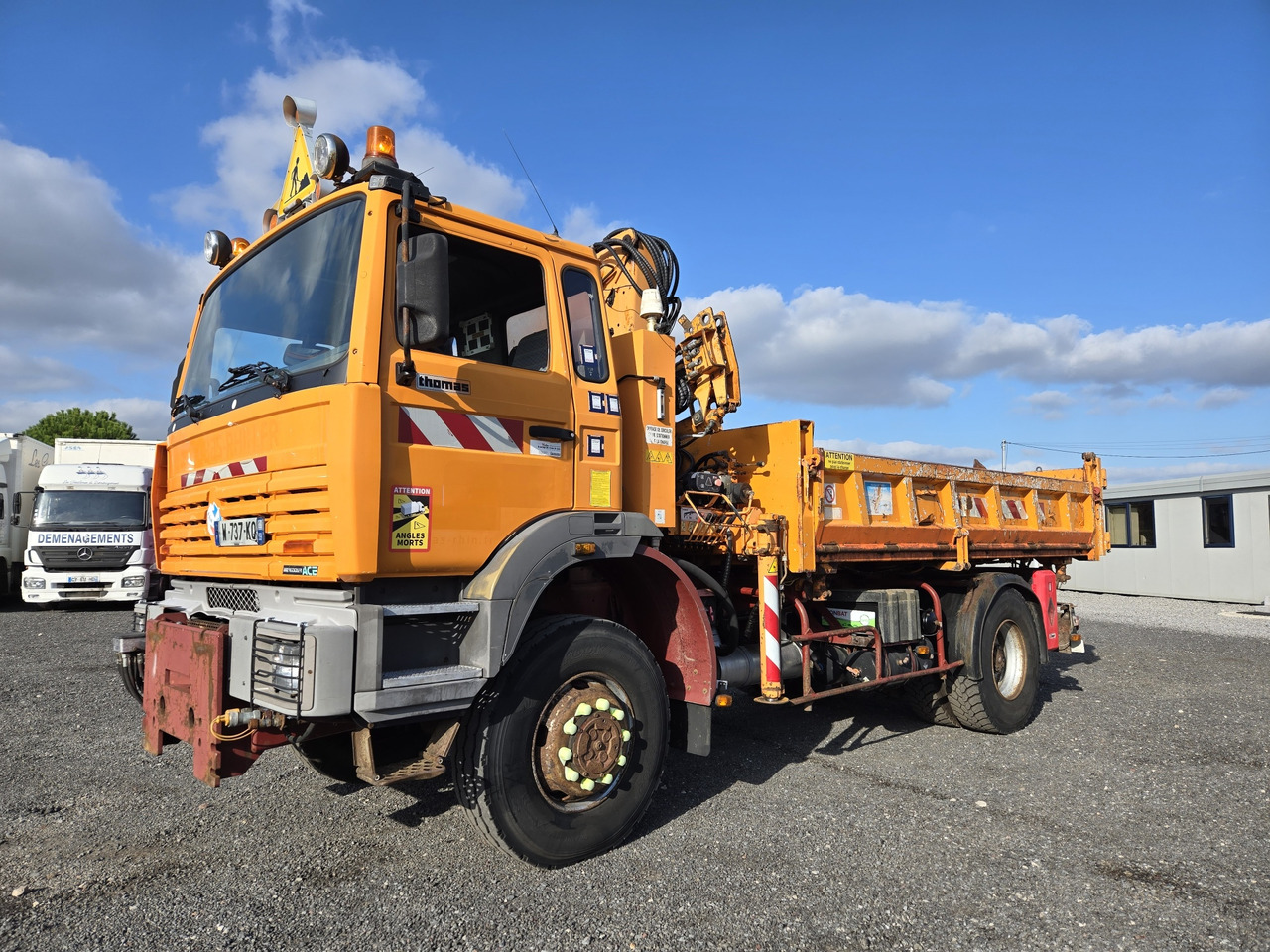 Renault G250 4x4 - Billenőplatós teherautó, Darus autó: 2 kép. Renault G250 4x4 - Billenőplatós teherautó, Darus autó: 2 kép.